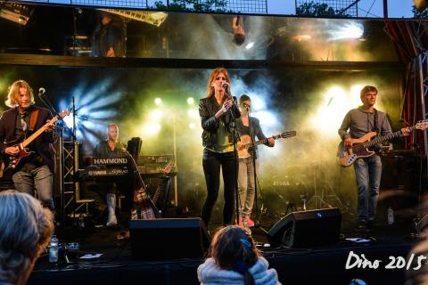 Elske deWall op het Vijverparkfestival Leeuwarden